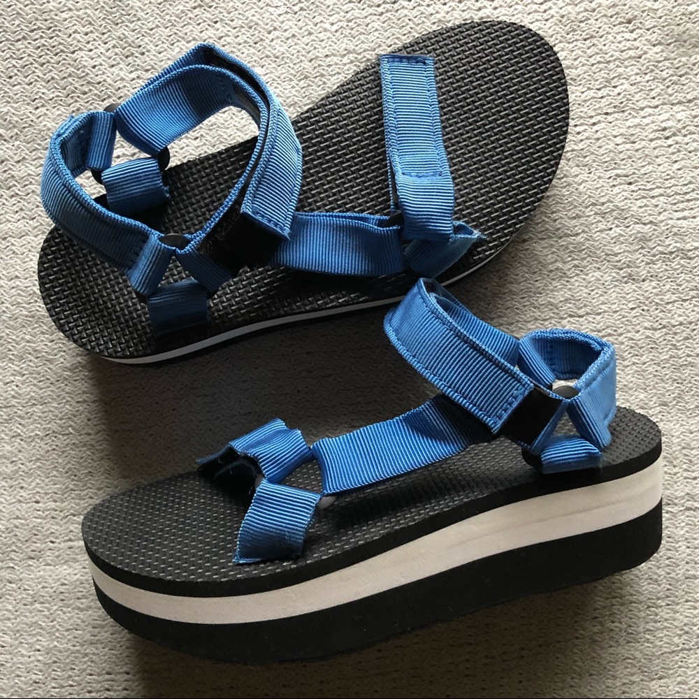 TEVA platform sandals size 5 fit like 6 blue black
